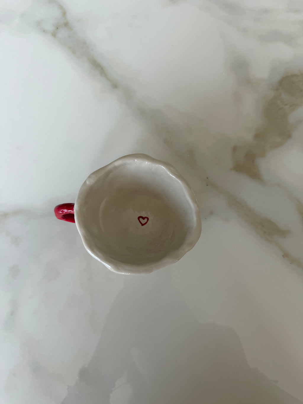 Red handle mug